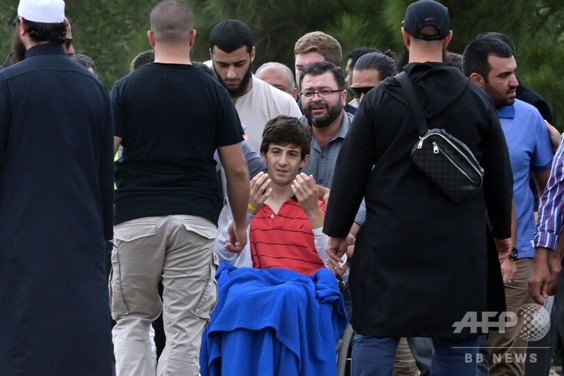 シリア逃れ「安全な国」で銃弾に… 難民父子を埋葬、NZ乱射事件
