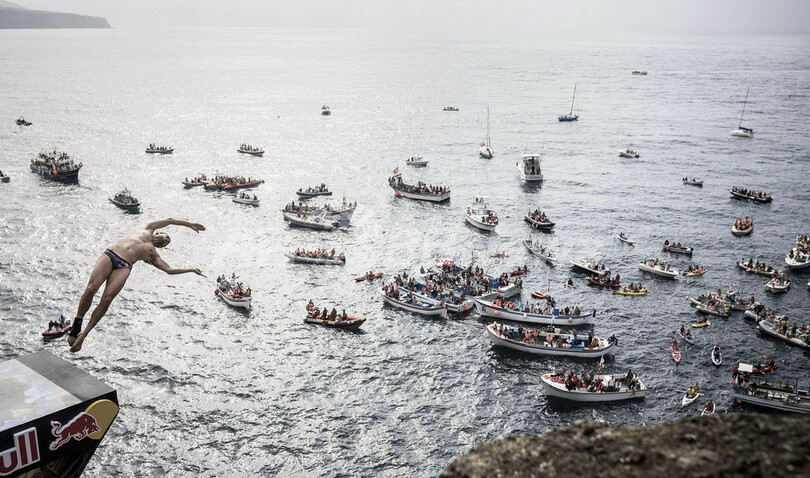 断崖ダイビングの世界大会、アゾレス諸島で開催