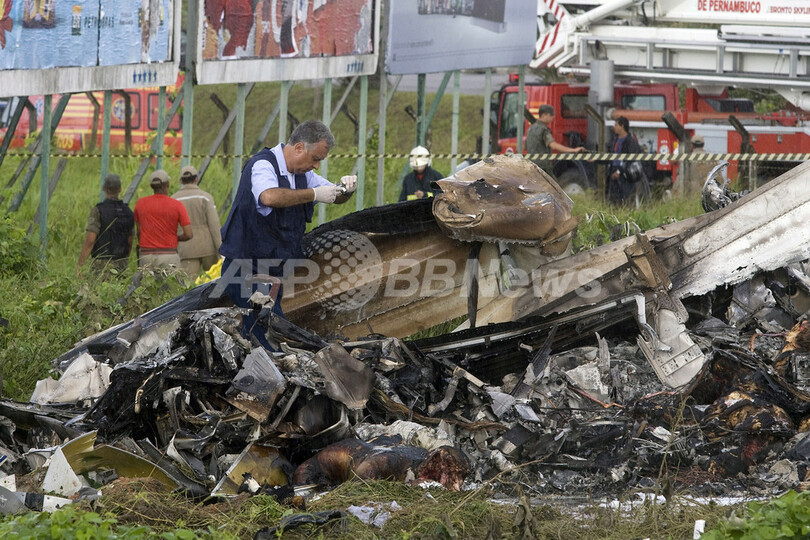 小型機墜落、乗客乗員16人全員死亡 ブラジル