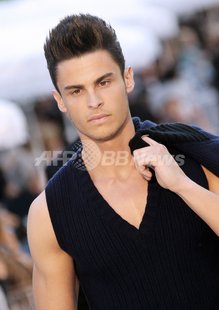 ＜12年クルーズ・コレクション＞シャネル