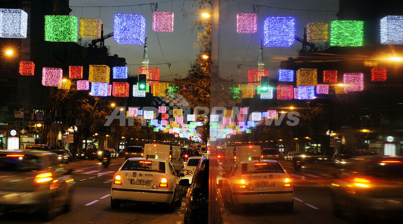 クリスマス間近のマドリード、イルミネーションでお化粧