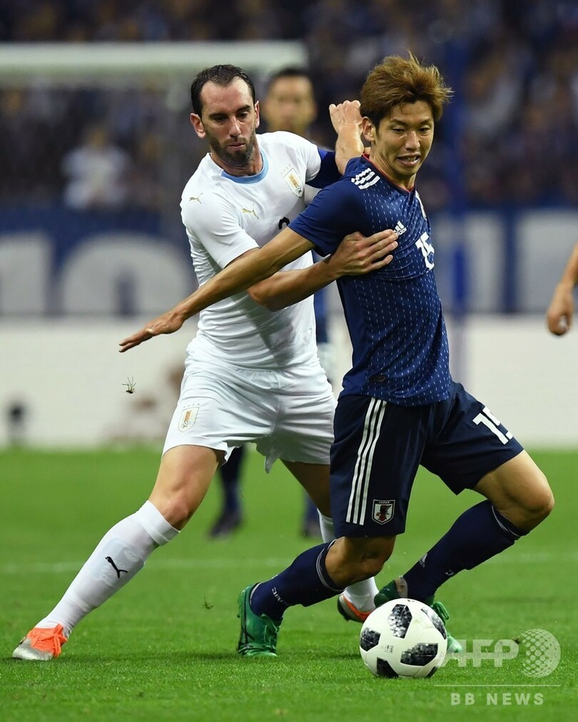 日本がW杯8強のウルグアイ撃破、南野の2ゴールなど4点奪う