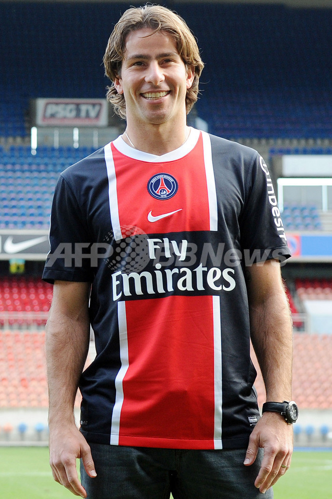 PSG、マクスウェルの入団会見