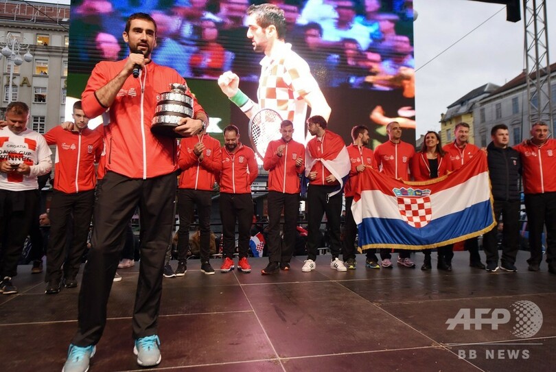 サッカーW杯の雪辱！ デ杯クロアチア代表が凱旋、熱烈歓迎受ける