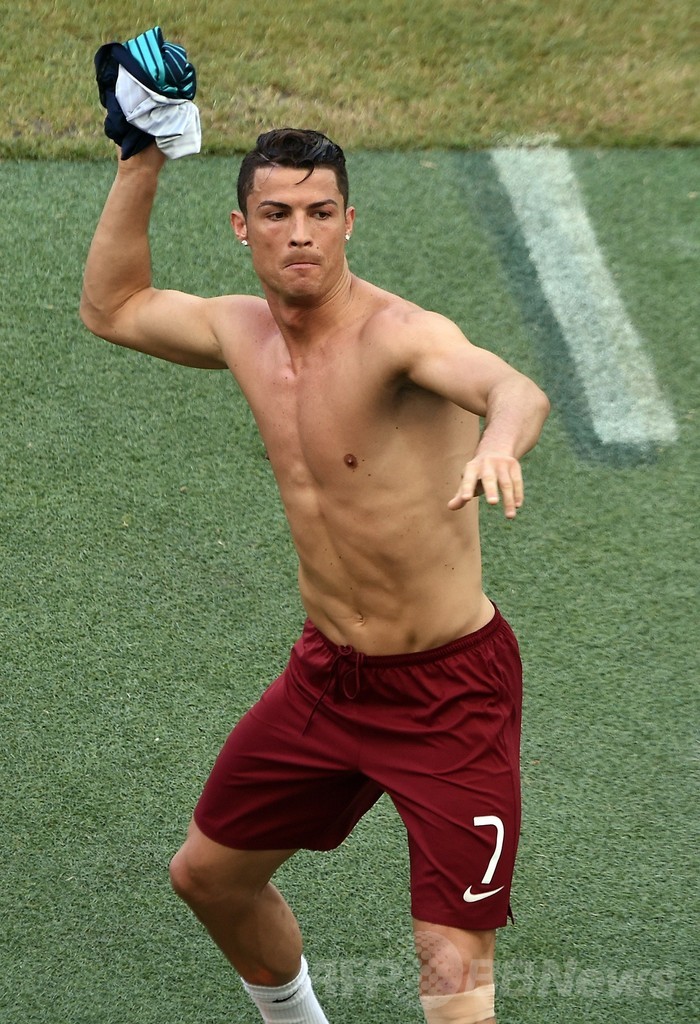 ドイツ紙、ロナウドの「6パック」をちゃかして代表を後押し