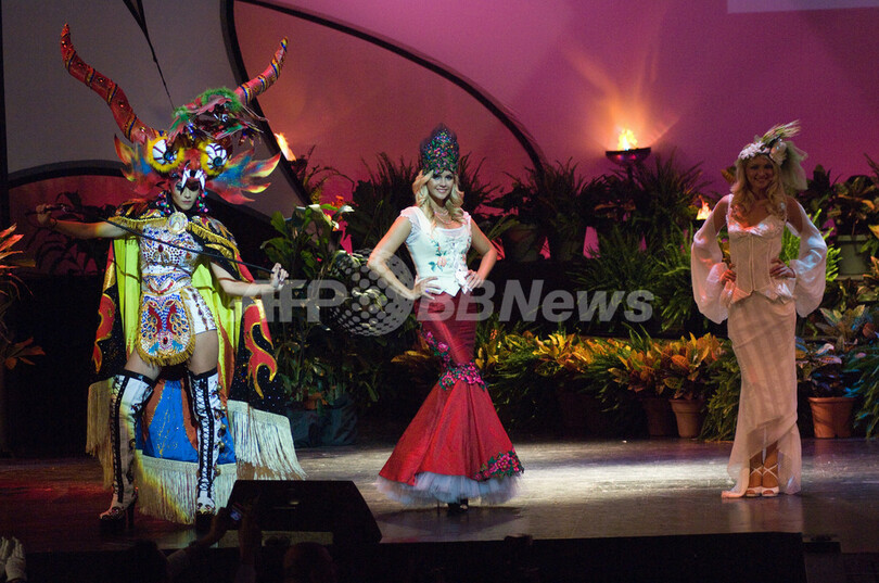 ミス・ユニバース各国代表、ナショナルコスチュームを披露