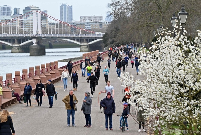 英イングランドで「ハッピーマンデー」、コロナ対策緩和の第2弾開始