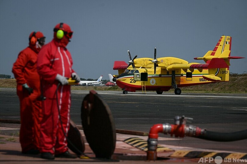 仏南西部で大規模な山火事、警戒続く