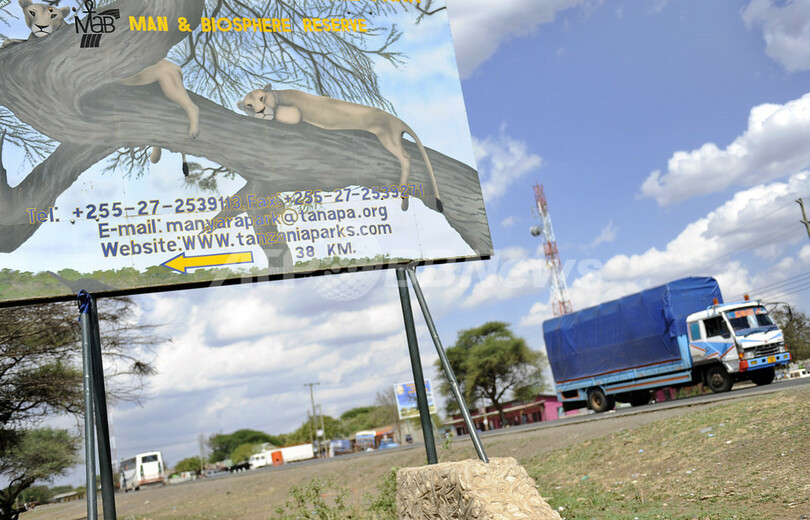 移民42人がトラックの中で窒息死、タンザニア