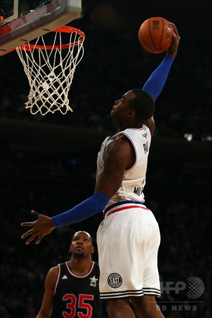 ウエストが記録づくめのオールスターを制す、ウエストブルックがMVPに