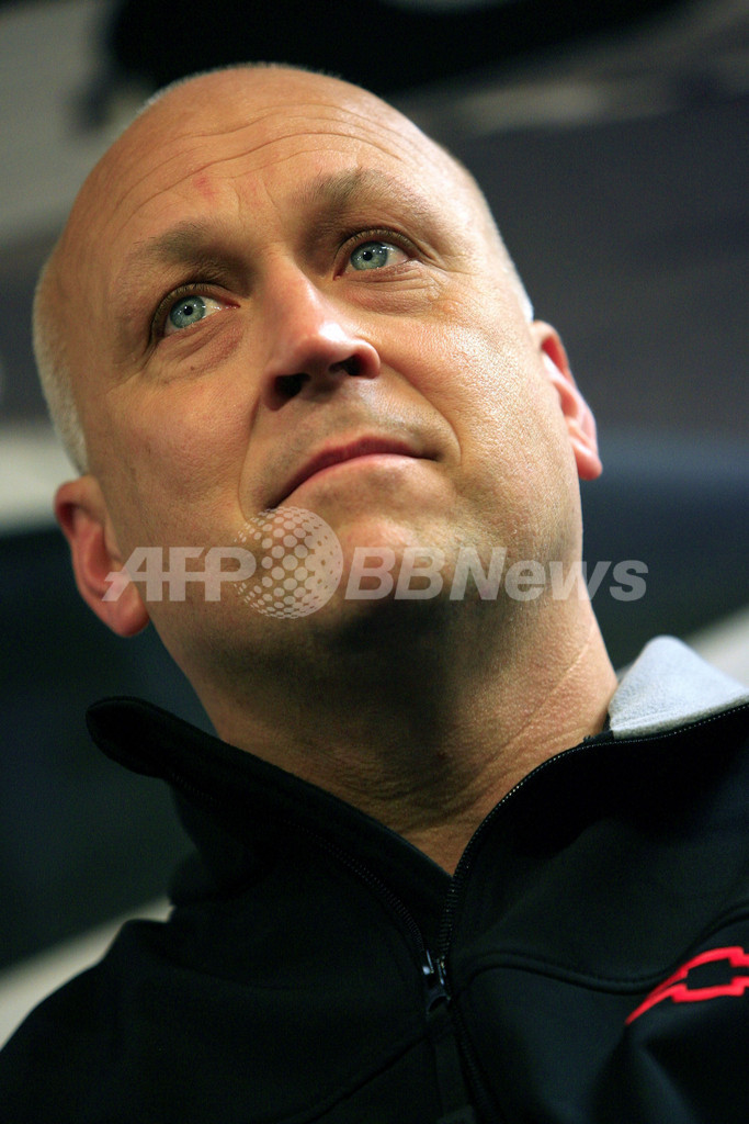 ＜07NASCAR・ネクステルカップ 第1戦＞ペースカー役を務めるカル・リプケン・ジュニア氏が会場に姿を表す - 米国