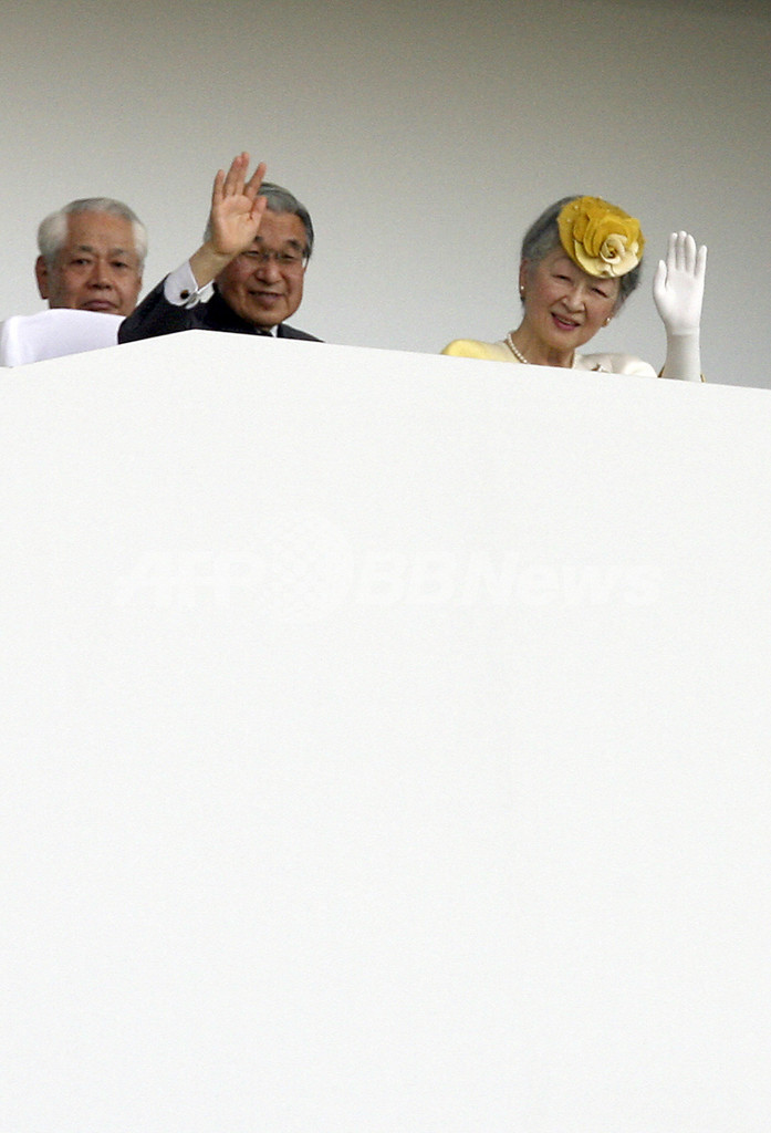 天皇、皇后両陛下　世界陸上開会式に出席