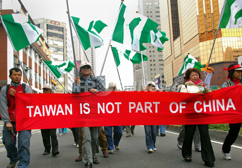台湾・台中で数万人デモ、中台会談に抗議
