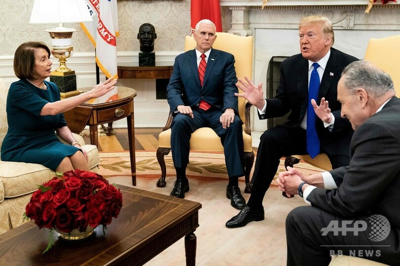 トランプ氏、仏襲撃にかこつけ壁建設費を要求