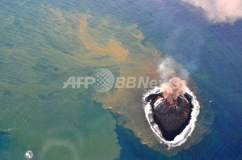小笠原諸島に新しい島、海底火山噴火で