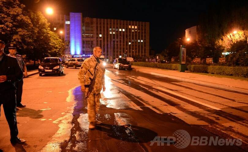 ウクライナ大統領、「戦車侵入」で露大統領に抗議