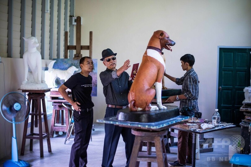 タイ前国王の葬儀控え、愛犬の像が完成
