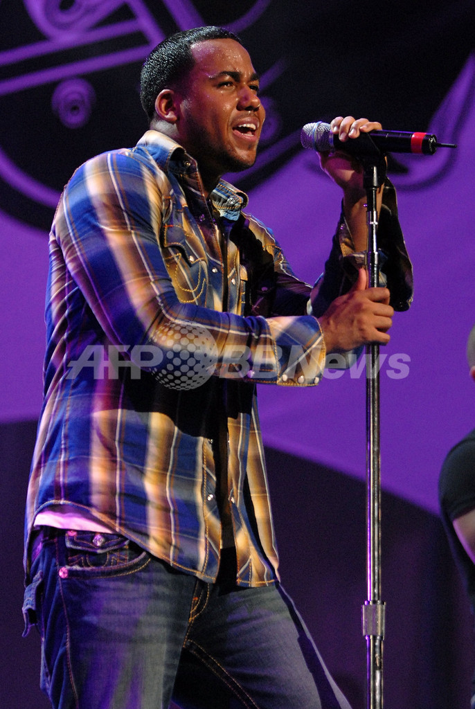 ＜06NFL・第41回スーパーボウル＞野外コンサート「Pepsi Smash Super Bowl Fiesta」にドン・オマール登場 - 米国