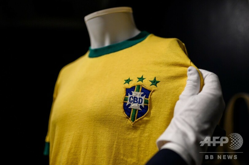 ペレ氏が着た最後のブラジル代表ユニホーム、360万円で落札
