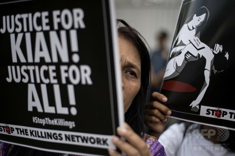 17歳少年射殺に怒り、葬儀参列の3000人が麻薬戦争抗議デモ