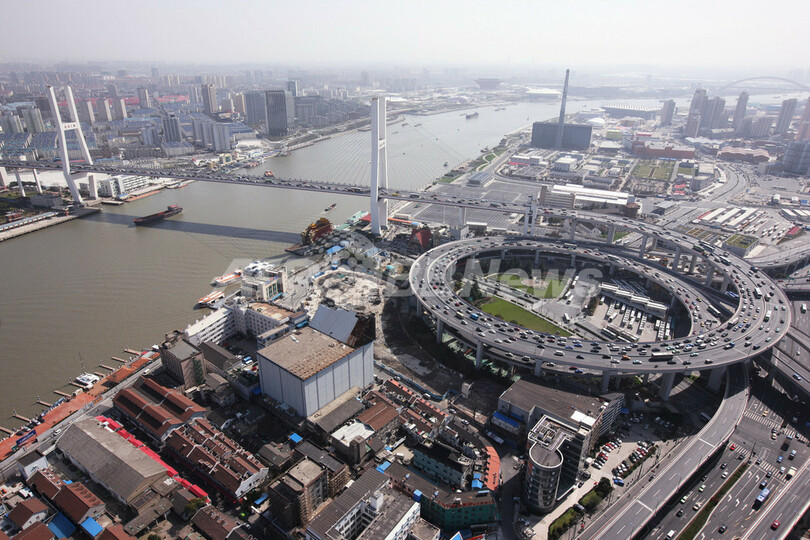 上海万博、空から見た各国パビリオンと会場周辺