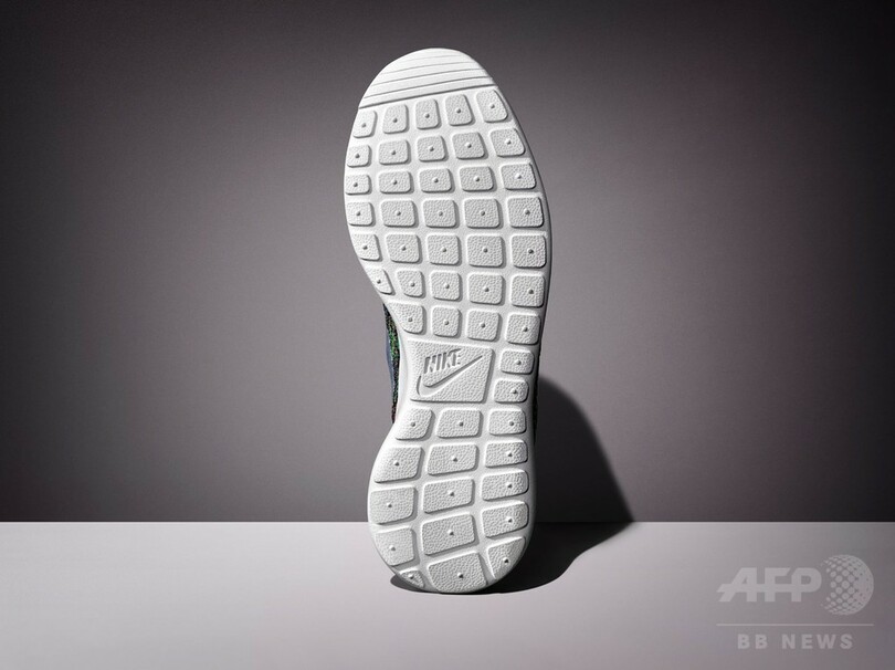 最新アッパー搭載、今まで以上の軽量化に成功「ナイキ ローシフライニット」