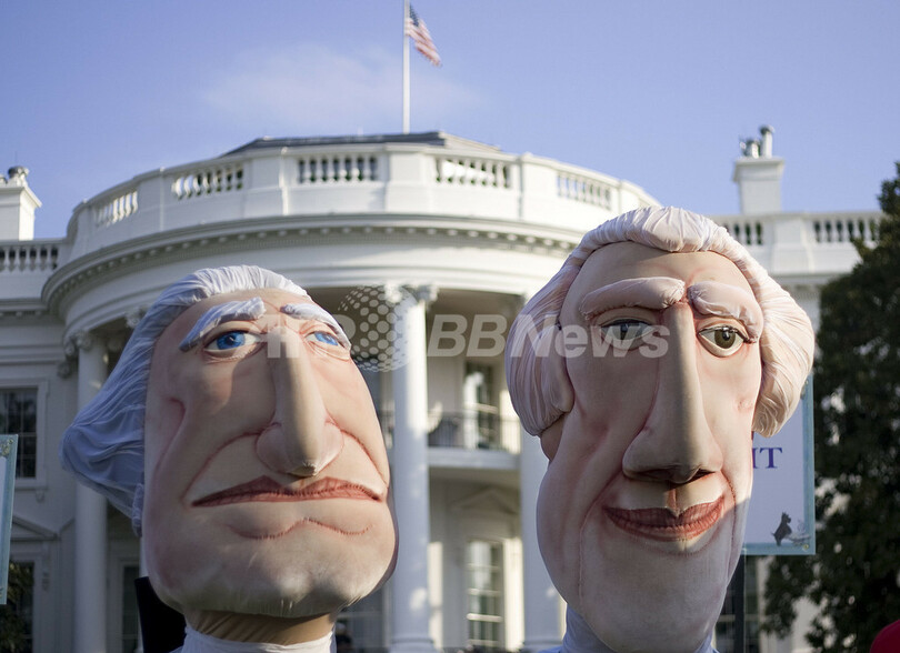 イースター恒例、ホワイトハウスの「卵転がし」 - 米国