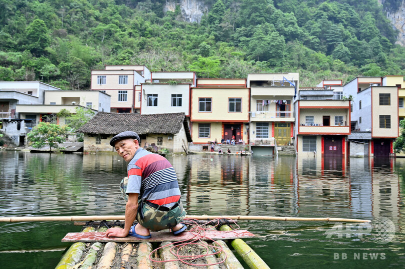 地下水が突然大量に湧出、水に漬かった村 中国・広西