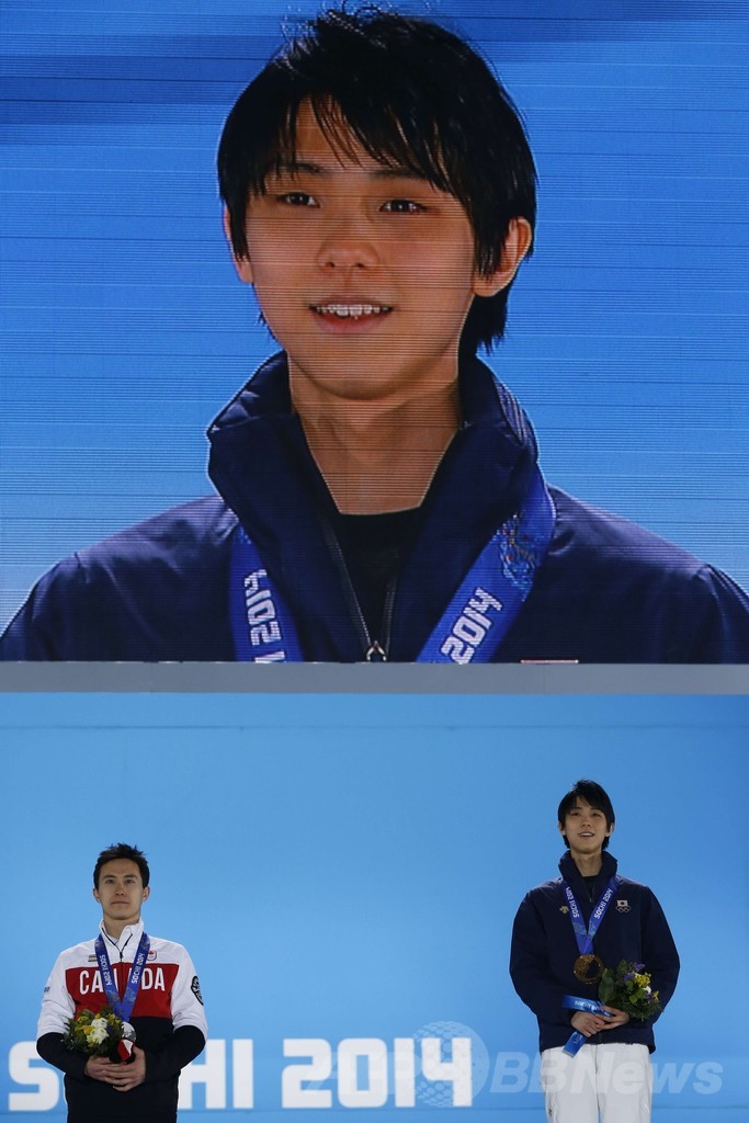 羽生、金メダル手に笑顔 ソチ五輪