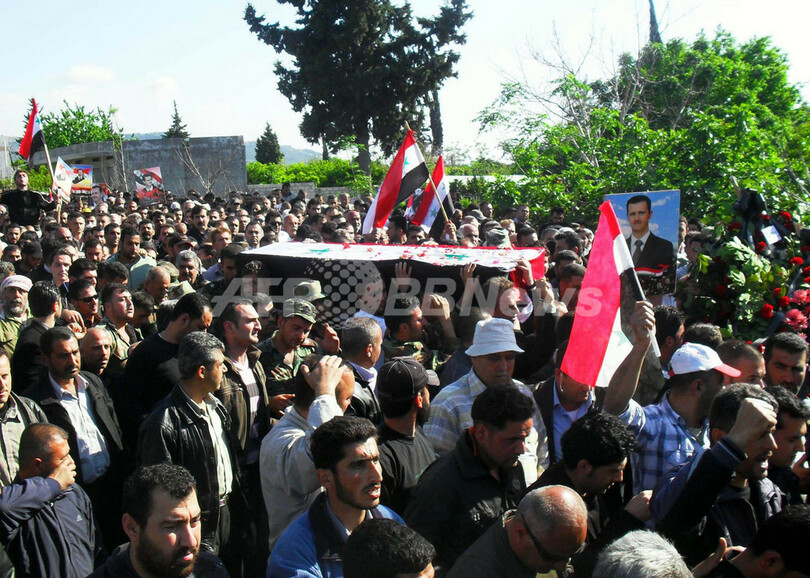 シリア南部のダルアー、軍による弾圧続く