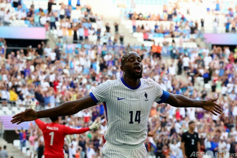 仏が首位通過、アルゼンチンと8強で激突 パリ五輪サッカー男子