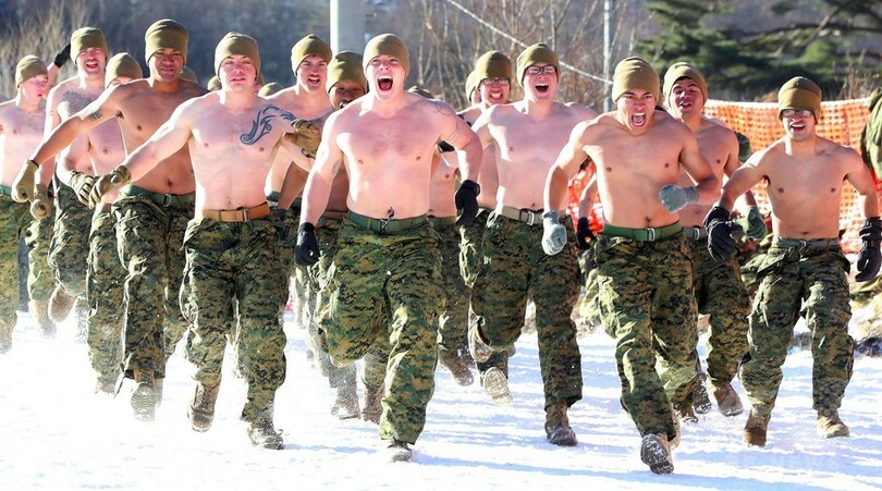 極限状態で限界に挑む、米韓両軍の海兵隊員が合同軍事訓練 韓国