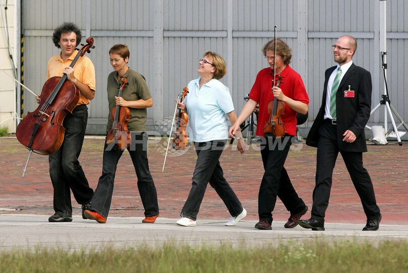 4台のヘリコプターを使った弦楽四重奏曲『ヘリコプター弦楽四重奏曲』、ドイツでコンサート開催