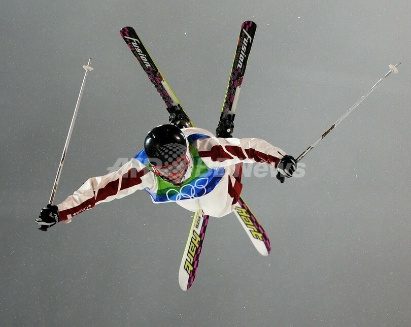 カーニーが女子モーグル制す 上村は4位、バンクーバー冬季五輪