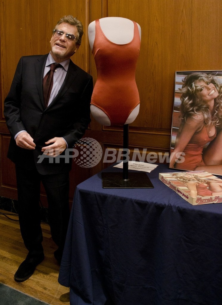 「チャーリーズ・エンジェル」フォーセットさんの赤い水着、スミソニアンに寄贈