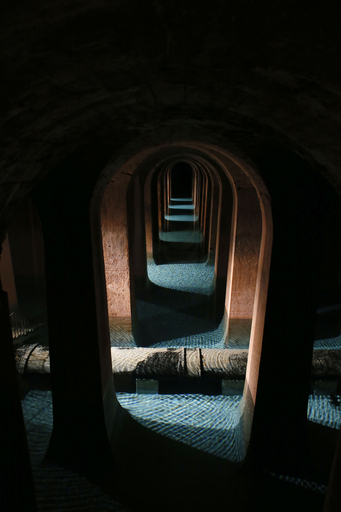 幻想的！仏パリ地下に広がる19世紀の貯水場、今も現役です 写真19枚