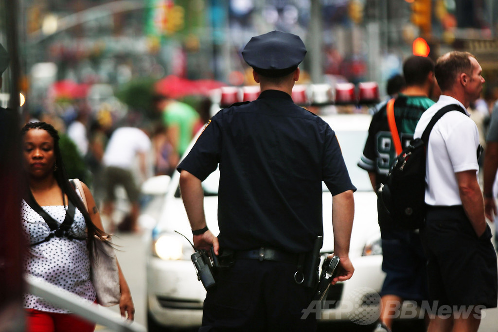 NY市警の「ツイッター広報」裏目に、警官の暴力写真であふれる NY市警の「ツイッター広報」裏目に、警官の暴力写真であふれる