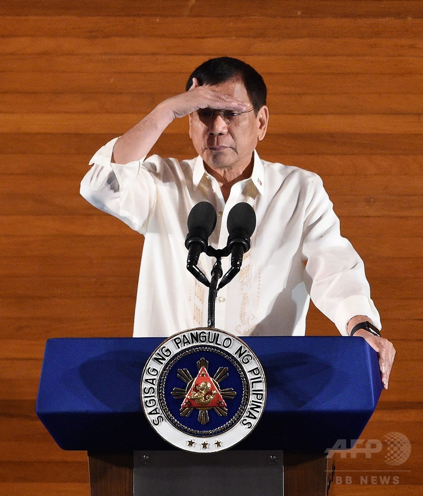 フィリピン大統領、「麻薬に関与」の政治家ら160人以上を名指し フィリピン大統領、「麻薬に関与」の政治家ら160人以上を名指し