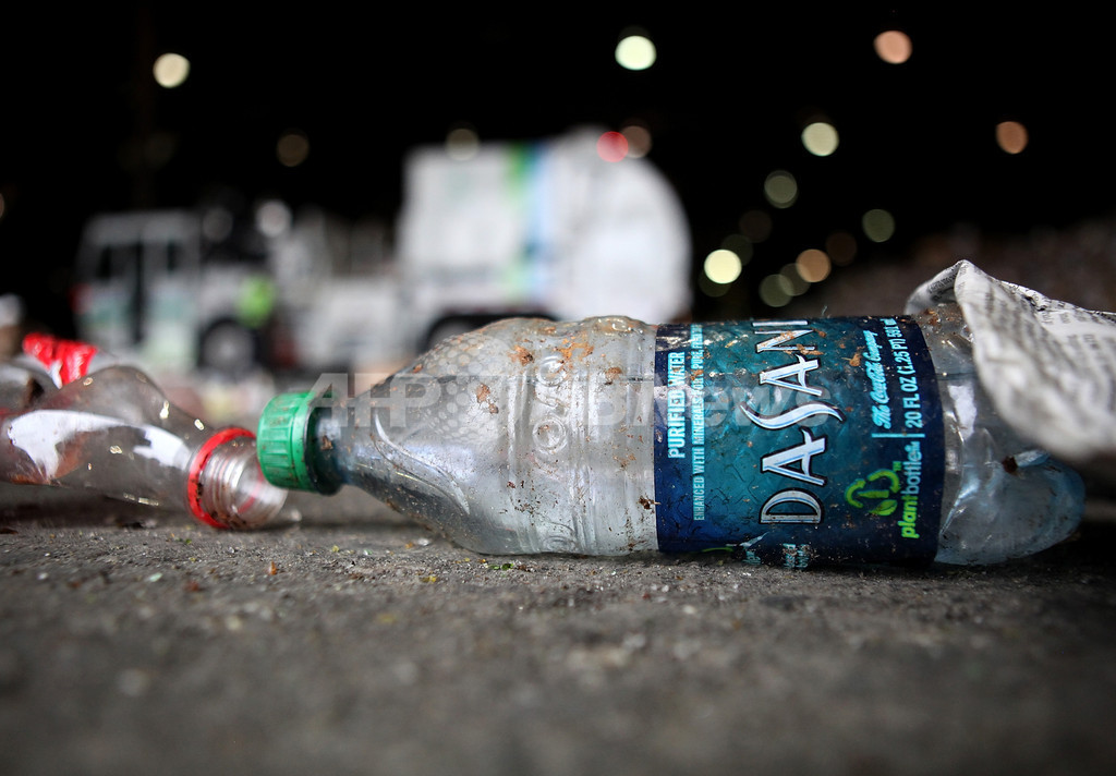 使い捨てボトル入り飲料水の販売を禁止、米マサチューセッツ州の町 使い捨てボトル入り飲料水の販売を禁止、米マサチューセッツ州の町