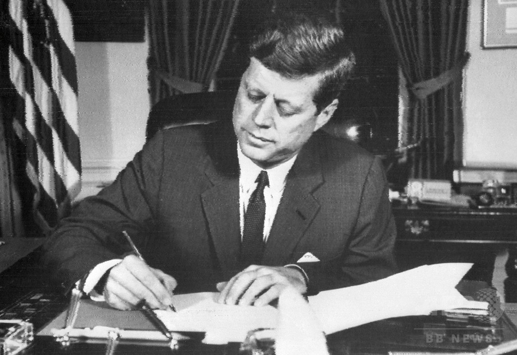 ケネディ元大統領の暗殺資料を公開、一部は6か月間先送り 米 ケネディ元大統領の暗殺資料を公開、一部は6か月間先送り 米