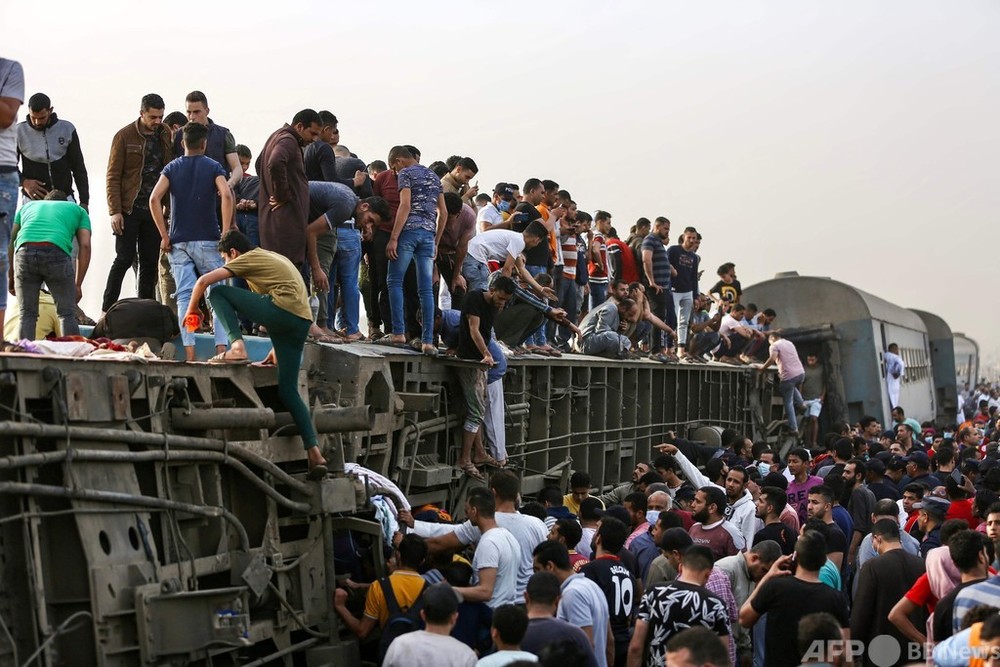 エジプトで列車脱線、11人死亡 98人負傷