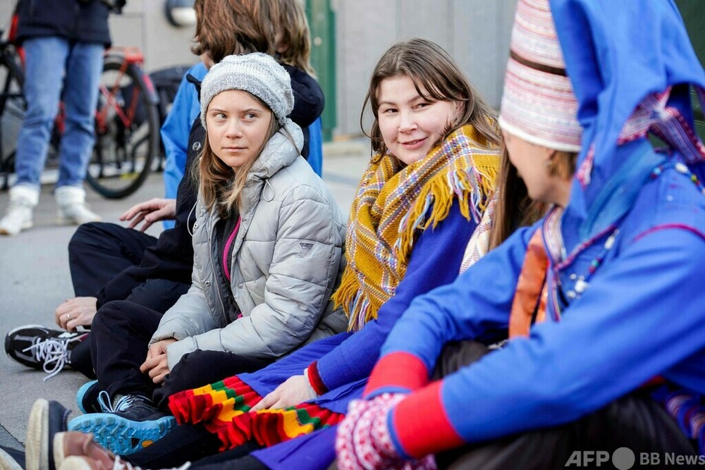 グレタさん、ノルウェー先住民と連帯 風力発電に抗議 写真9枚 国際ニュース：AFPBB News