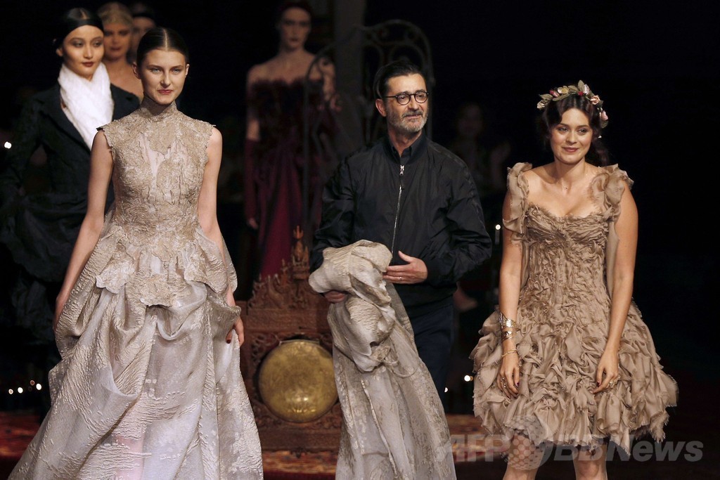 豪華絢爛なステージにも注目、「フランク・ソルビエ」14/15年秋冬オートクチュール