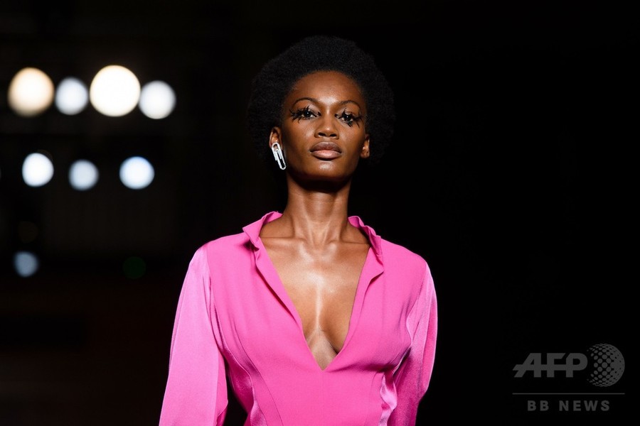 「ヴィヴィアン・ウエストウッド」16/17年秋冬コレクション