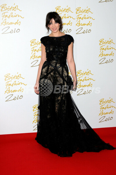 デイジー・ロウ、スイムウエア・コレクションをプロデュース！