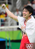 リオデジャネイロ五輪、体操男子個人総合決勝。優勝を決めてガッツポーズを見せる内村航平（2016年8月10日撮影）。(c)AFP/EMMANUEL DUNAND