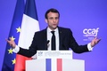 仏パリで開催された在仏アルメニア人コミュニティー主催の夕食会で、演説するエマニュエル・マクロン大統領（2019年2月5日撮影）。(c)LUDOVIC MARIN / POOL / AFP
