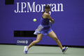 全米オープンテニス、女子シングルス1回戦。リターンを打つジェシカ・ペグラ（2023年8月29日撮影）。(c)KENA BETANCUR/ AFP