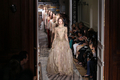 フランス・パリ市内で発表されたヴァレンティノ（VALENTINO）の11/12年秋冬オートクチュールコレクション（2011年7月6日撮影）。(c)AFP/PIERRE VERDY