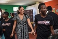 南アフリカのケープタウンにあるNGOに到着したメーガン妃（2019年9月23日撮影）。(c) Courtney AFRICA / POOL / AFP